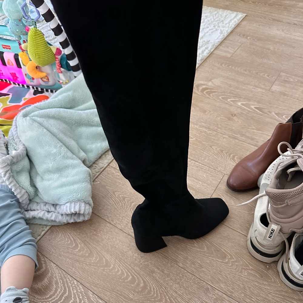 Elegant Black Women's Boots